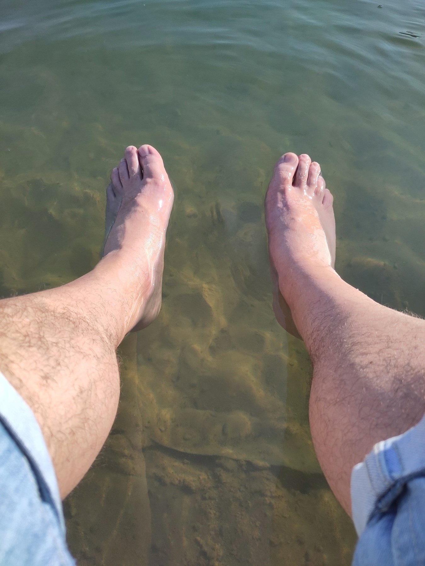 Les pieds dans l'eau 